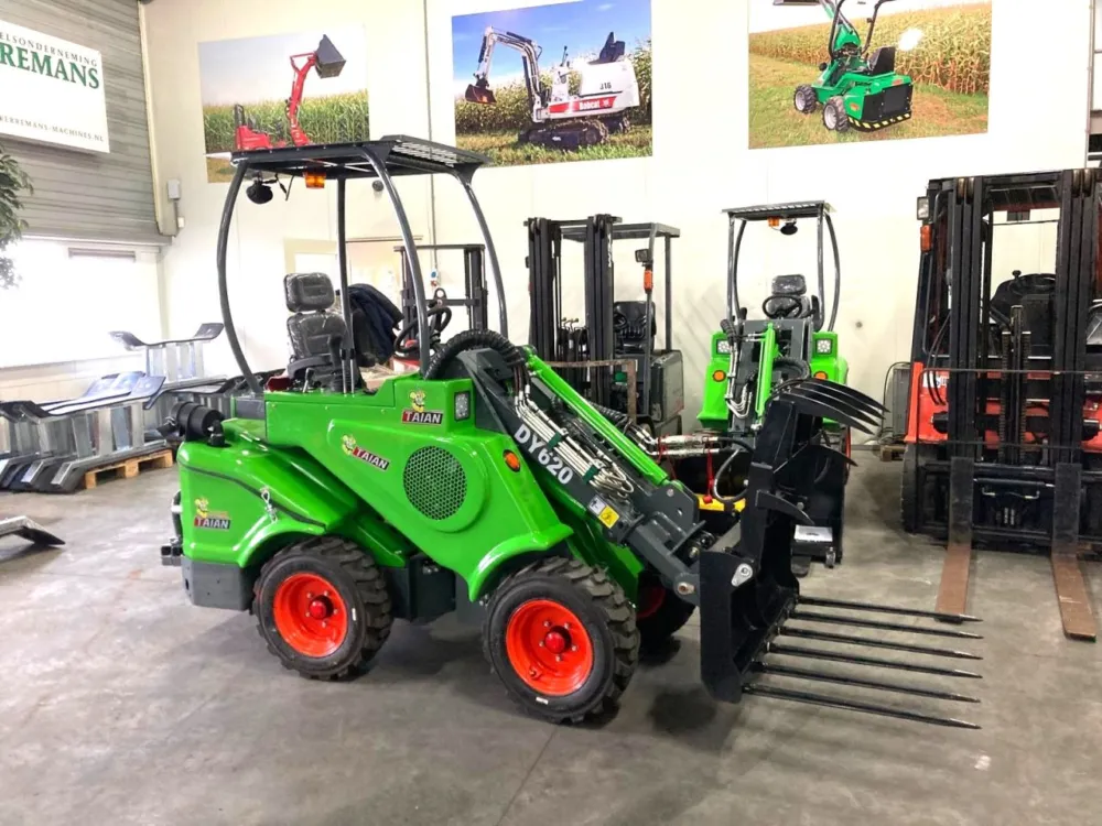 Uitverkoop Nieuwe TAIAN DY620 minishovel met mestklem, bak en vorken