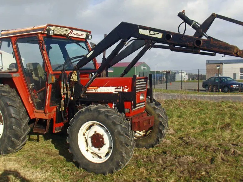 Tijdelijk Beschikbaar Fiat 65-88+ Frontlader
