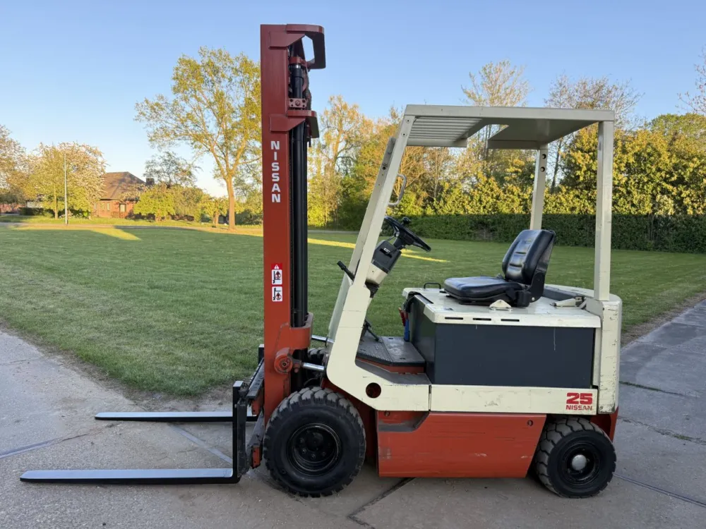 Alleen Vandaag Nissan 2500KG elektrisch | Sideshift | luchtbanden | keuring