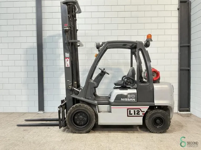 Heftrucks LPG Nissan UGD 02 A 30 PQ 2007 Triplex Beperkte Voorraad