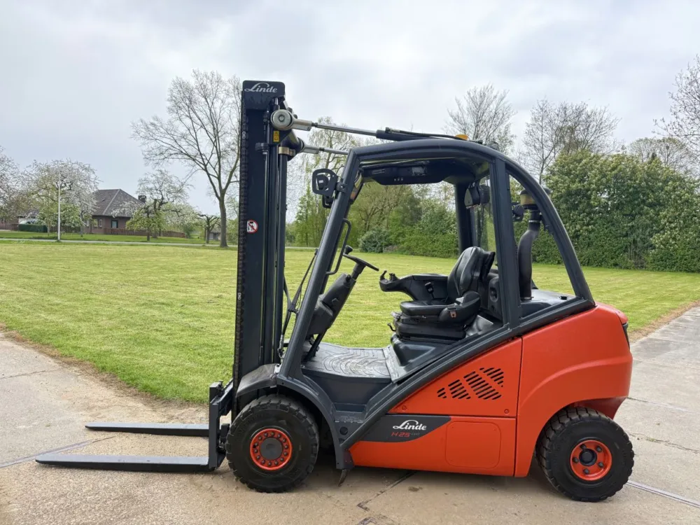 Gereduceerde Prijs Linde 2.5 tonner diesel heftruck BJ 2014 + sideshift