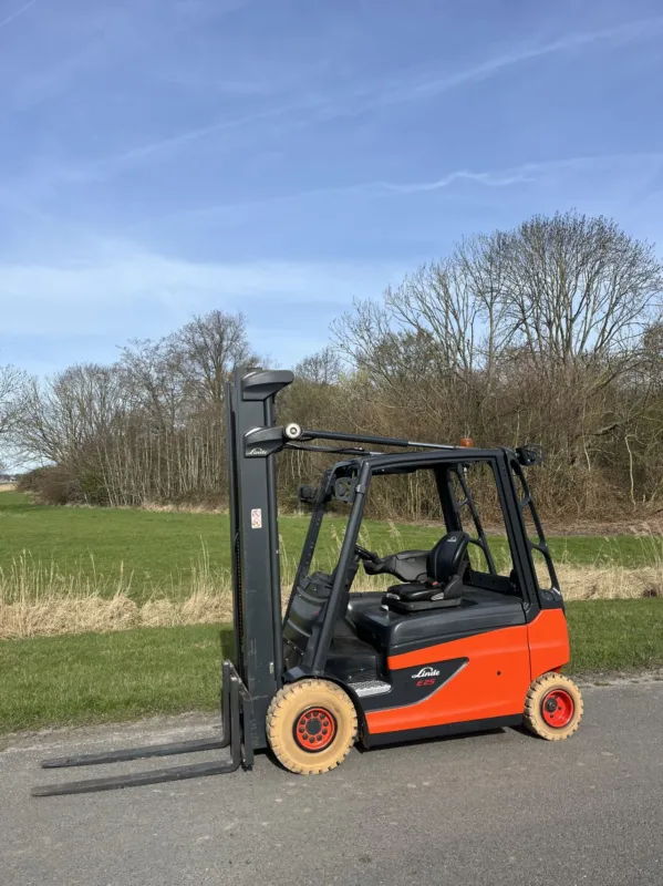 Linde E25L-01 elektrische heftruck triplo sideshift Gratis Retour