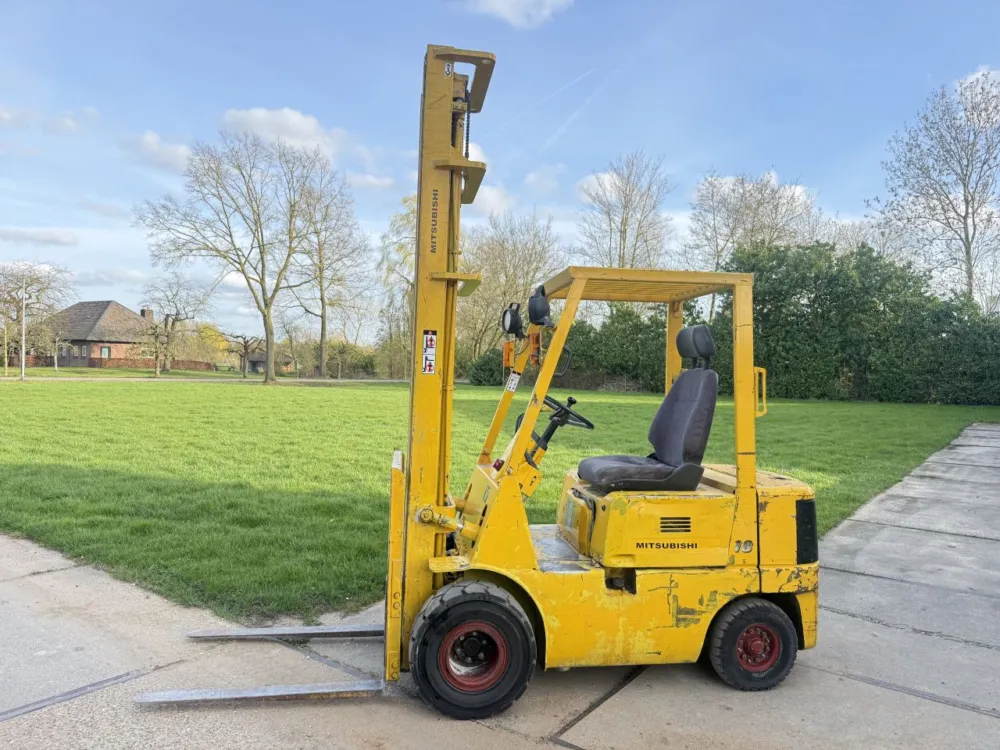 Aanbieding Mitsubishi 1800KG diesel heftruck 500cm semi ruw terrein