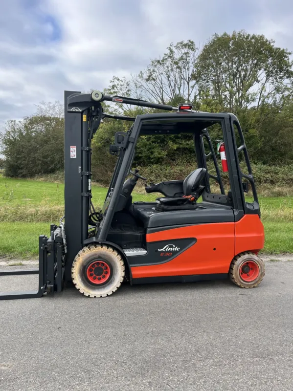 Koop Vandaag Linde E30 L 2018 elektrische heftruck triplo Sideshift vorkverst