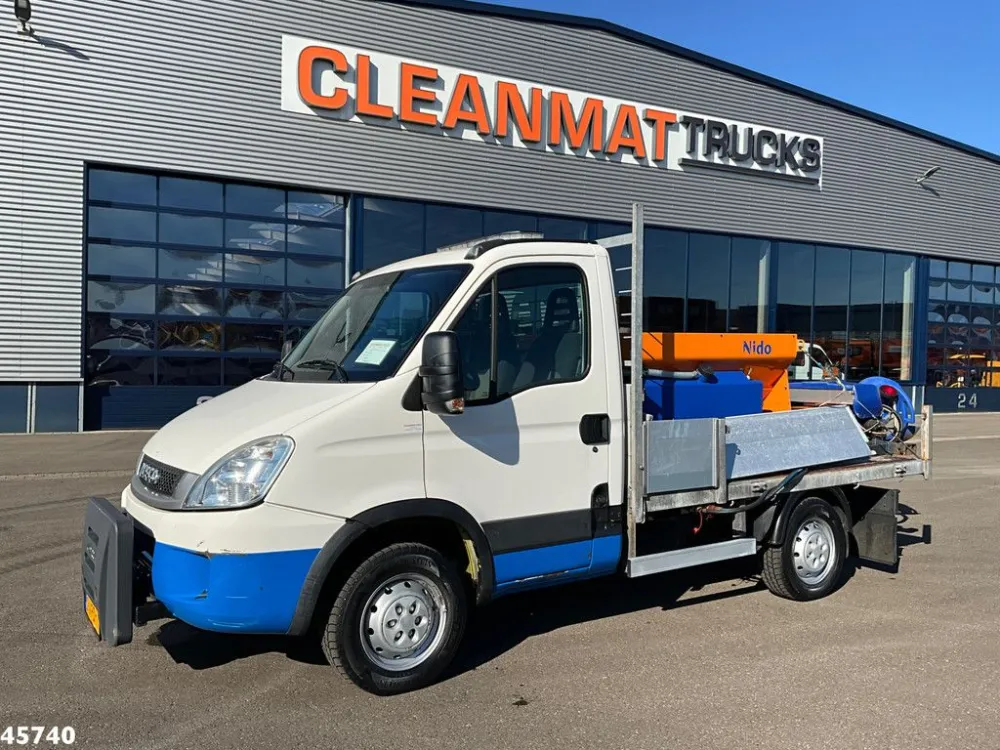 Iveco Daily 35S12 300 met Nido zoutstrooier Just 88.053 km! Weekendaanbieding